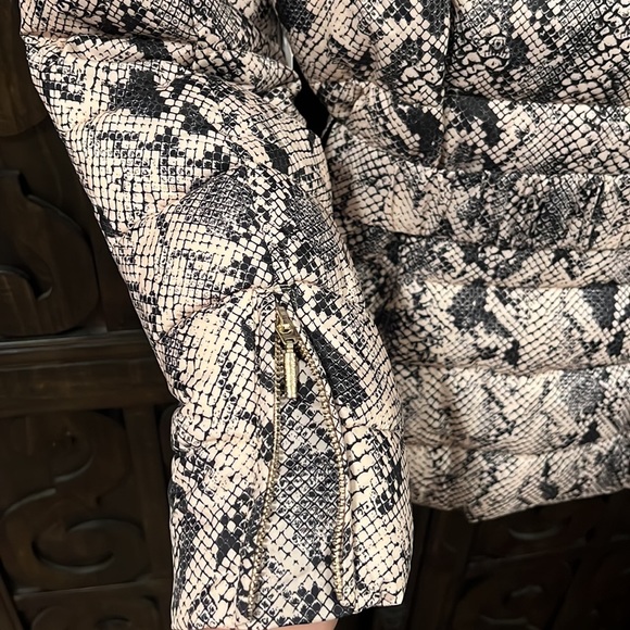 GUESS puffer jacket - Picture 10 of 15